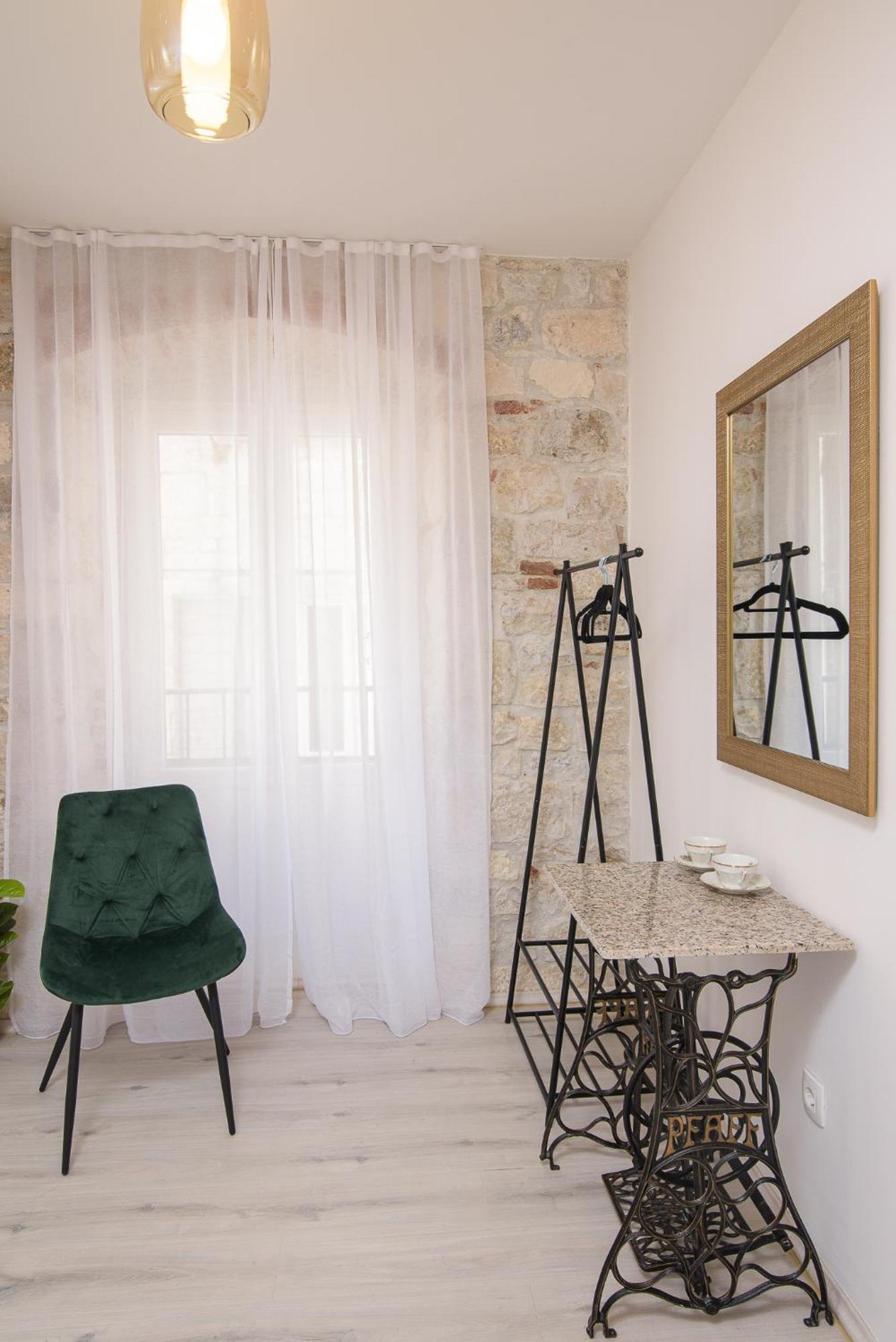 Rooms Bartul Τρογκίρ Εξωτερικό φωτογραφία